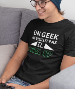 Teeshirt Homme - Un Geek Ne Vieillit Pas Il Level Up