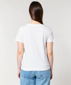 T-shirt femme col V blanc en coton bio, porté — personnalisable chez Teeshirt-minute