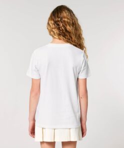 T-shirt enfant blanc en coton bio, porté — personnalisable chez Teeshirt-minute